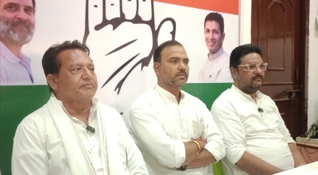अशोकनगर: निलंबित दोषी पुलिस कर्मियों पर हत्या का प्रकरण दर्ज करने की मांग, प्रदेश स्तरीय आंदोलन की चेतावनी अशोकनगर: निलंबित दोषी पुलिस कर्मियों पर हत्या का प्रकरण दर्ज करने की मांग, प्रदेश स्तरीय आंदोलन की चेतावनी