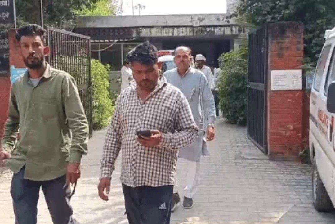 सिविल अस्पताल में पोस्टमार्टम कराने पहुंचे परिजन