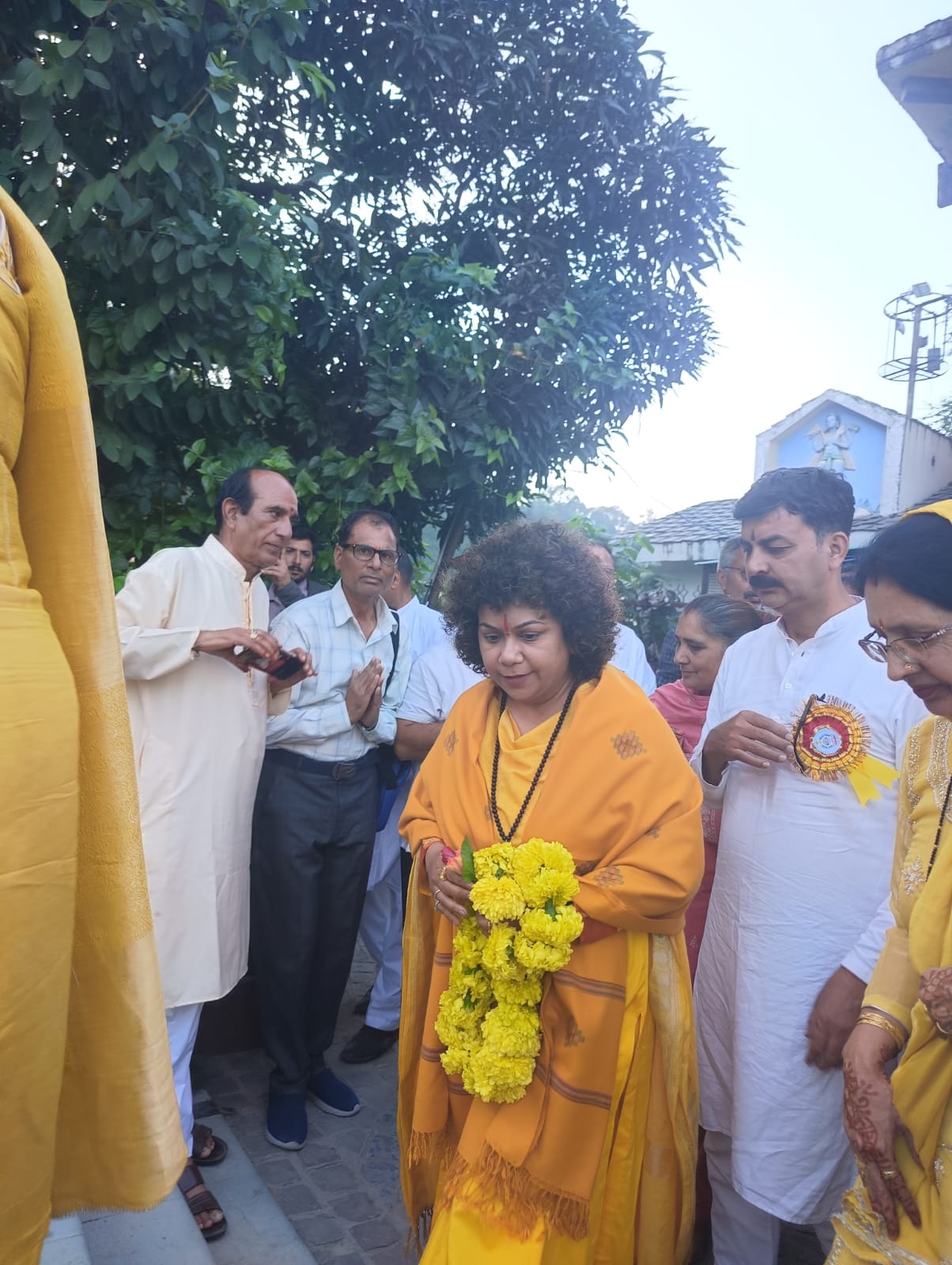 योग गुरु आर्चिका दीदी का स्वागत करते हुए। योग गुरु आर्चिका दीदी का स्वागत करते हुए।