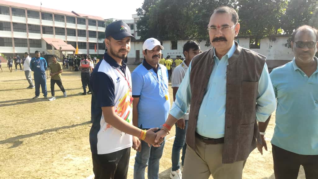 खेल प्रतियोगिता में शामिल प्रतिभागी खेल प्रतियोगिता में शामिल प्रतिभागी