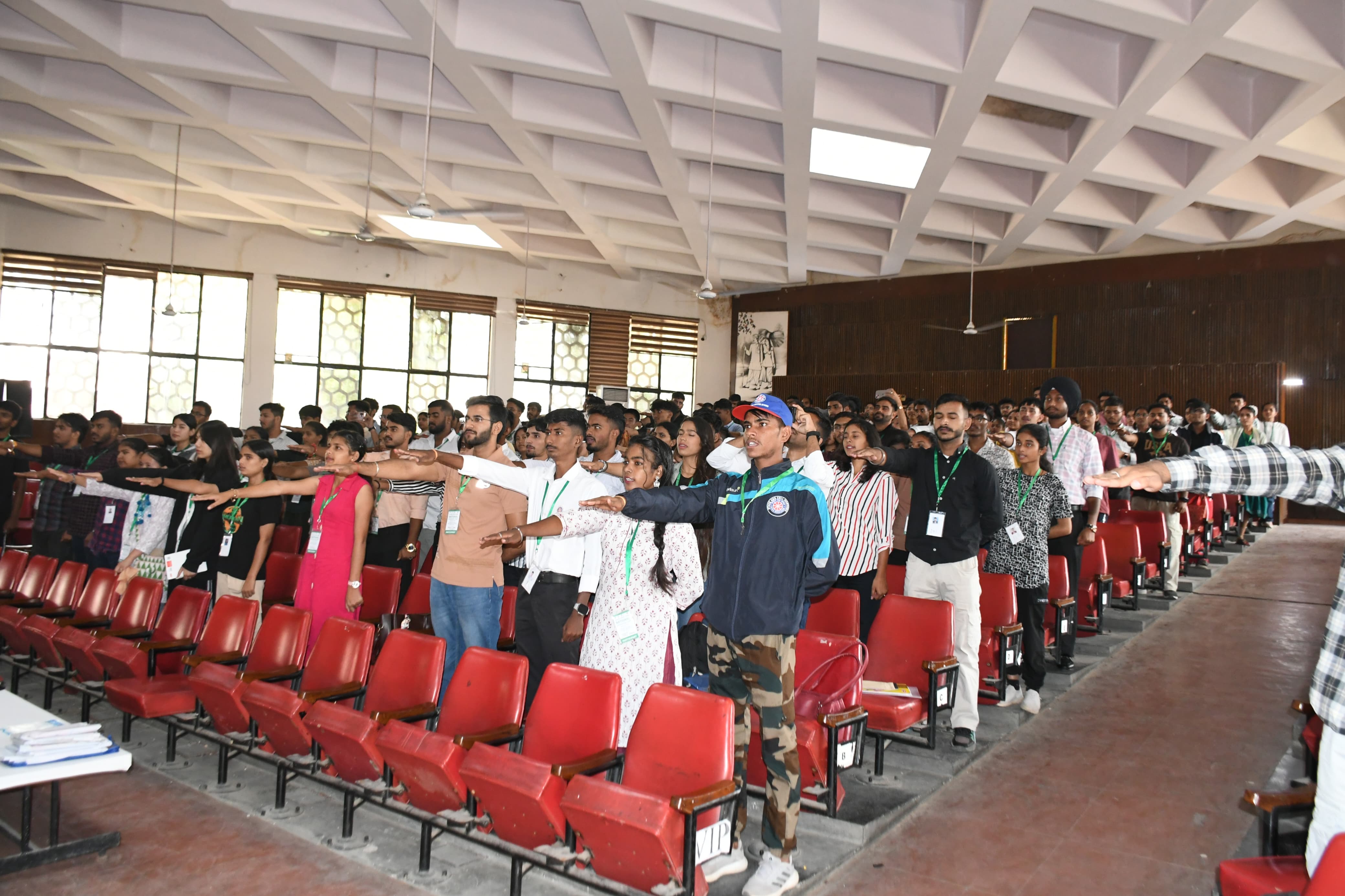 शपथ दिलाते जिला सुकून काउंसलर राहुल शर्मा। शपथ दिलाते जिला सुकून काउंसलर राहुल शर्मा।