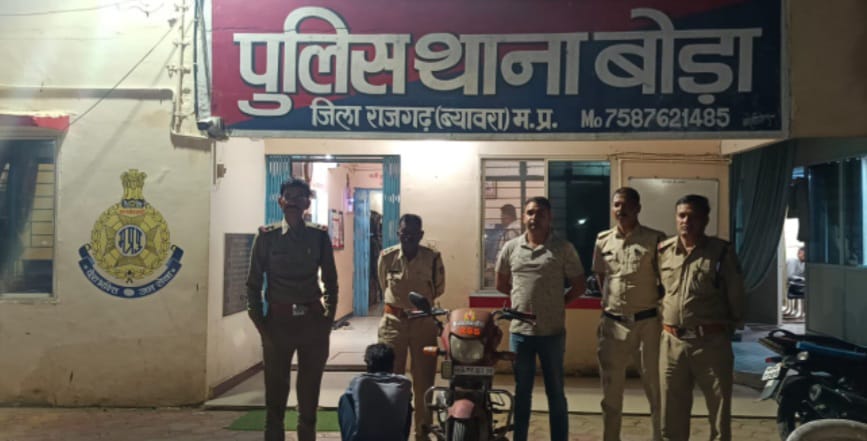 चोरी के मामले में आरोपित गिरफ्तार चोरी के मामले में आरोपित गिरफ्तार