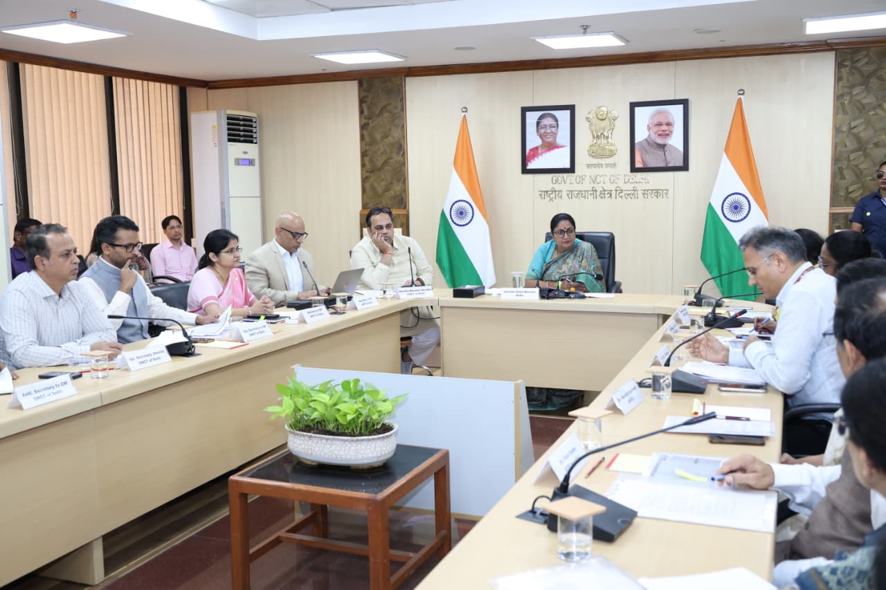 दिल्ली स्वास्थ्य मंत्री के साथ दिल्ली सचिवालय में शनिवार को सरकारी अस्पतालों के चिकित्सा अधीक्षकों की समीक्षा बैठक की अध्यक्षता करती मुख्यमंत्री रेखा गुप्ता दिल्ली स्वास्थ्य मंत्री के साथ दिल्ली सचिवालय में शनिवार को सरकारी अस्पतालों के चिकित्सा अधीक्षकों की समीक्षा बैठक की अध्यक्षता करती मुख्यमंत्री रेखा गुप्ता