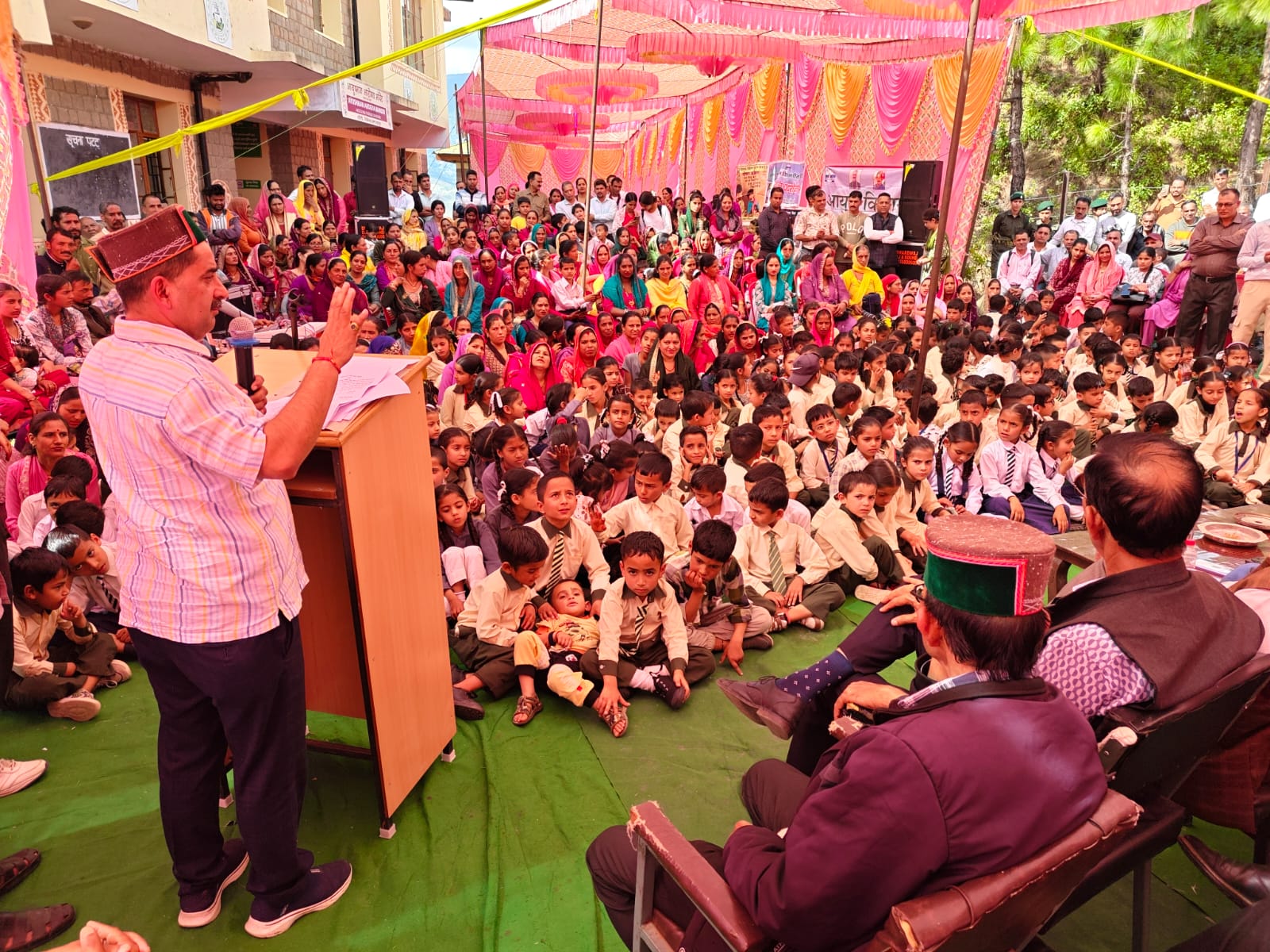 कार्यक्रम के दौरान उपमुख्य सचेतक। कार्यक्रम के दौरान उपमुख्य सचेतक।