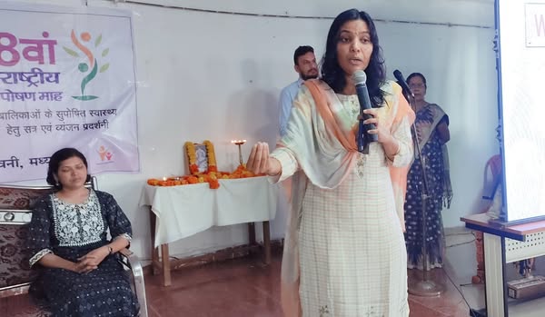 Seoni: A grand workshop and nutrition exhibition was organised on International Girl Child Day. Seoni: A grand workshop and nutrition exhibition was organised on International Girl Child Day.
