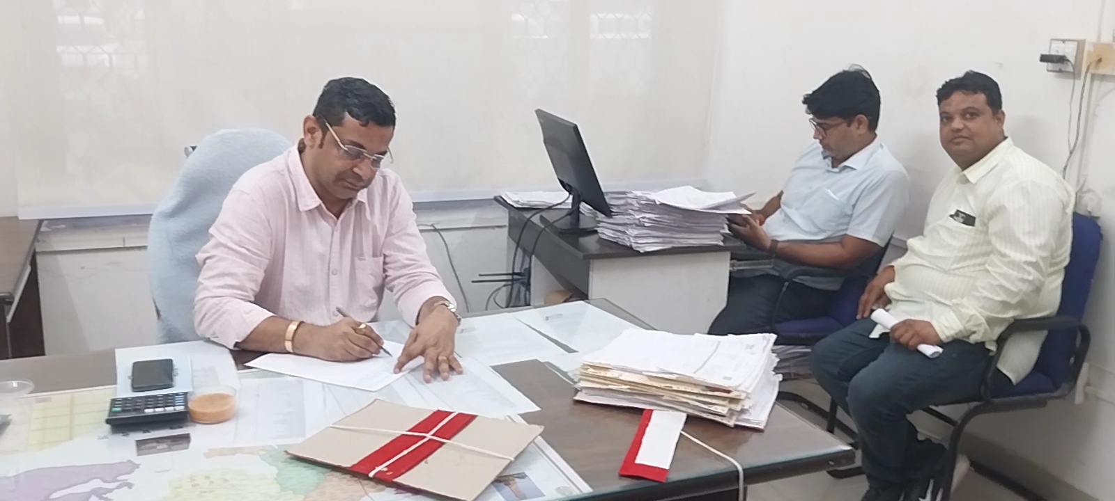 चित्तौड़गढ़ परिवहन अधिकारी कार्यालय ने बाकियात वसूली की है। चित्तौड़गढ़ परिवहन अधिकारी कार्यालय ने बाकियात वसूली की है।