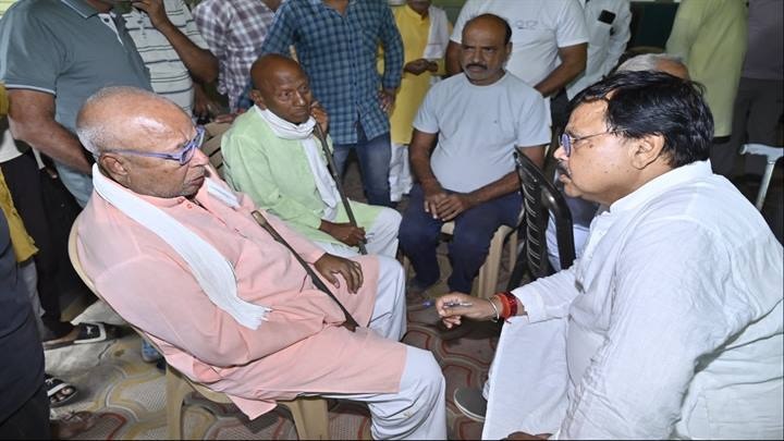 सरकारी कार्यालय में जनसुनवाई