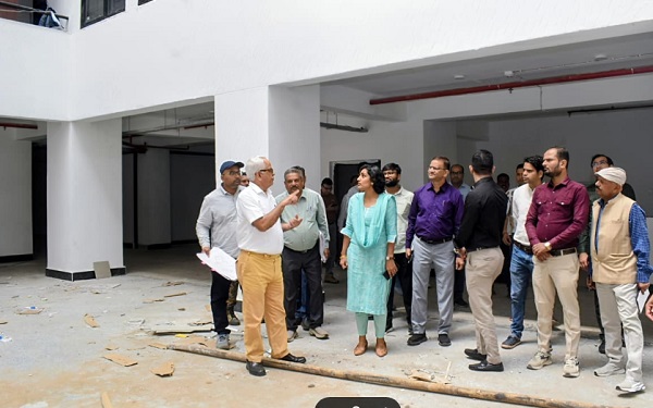 निगम आयुक्त संस्कृति जैन ने निर्माणाधीन निगम मुख्यालय भवन का निरीक्षण