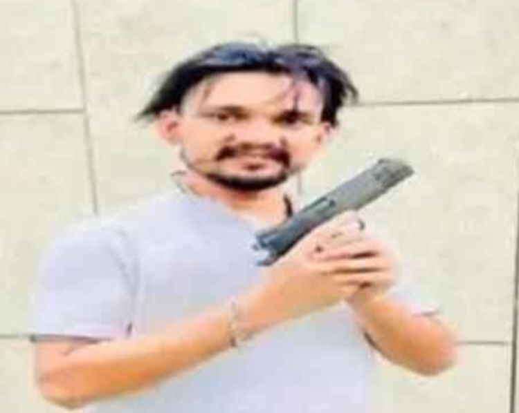 मयंक सिंह उर्फ  सुनील मीणा