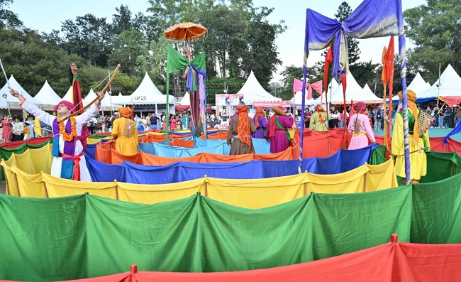 विरासत महोत्सव में महाभारत काल की पौराणिक चक्रव्यूह संरचना का नाट्य मंचन विरासत महोत्सव में महाभारत काल की पौराणिक चक्रव्यूह संरचना का नाट्य मंचन