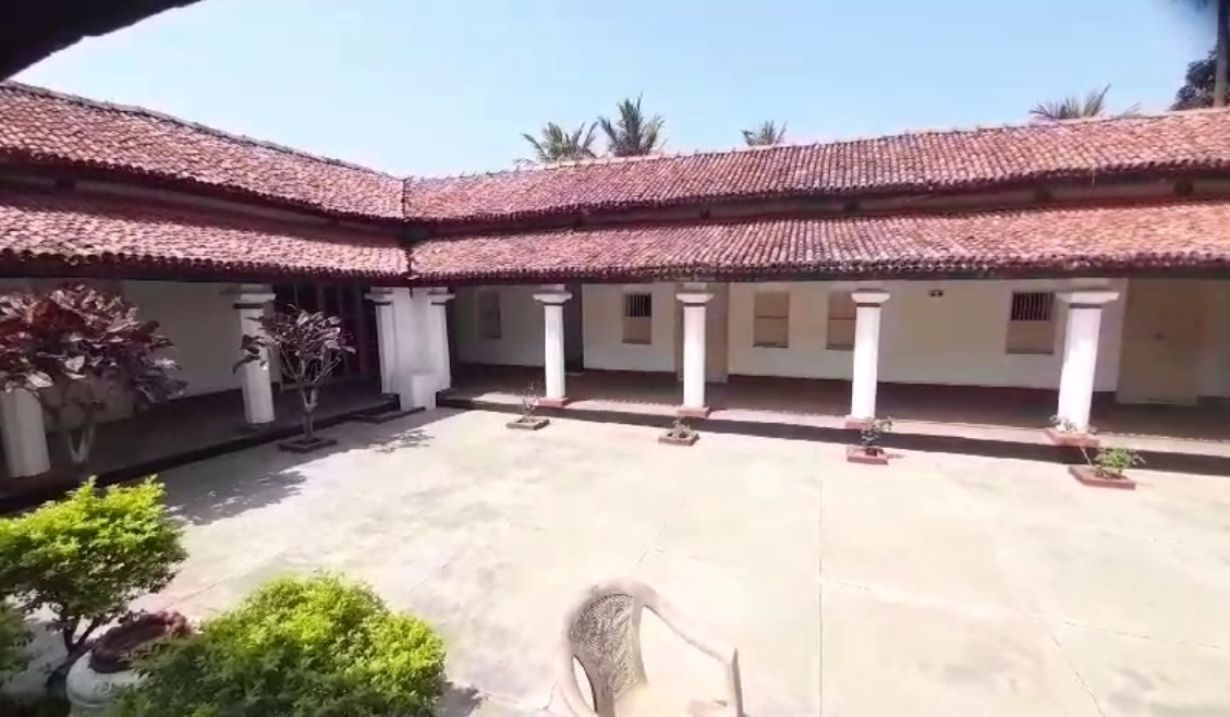 सितार दियाबा में संपूर्ण क्रांति के प्रणेता लोकनायक जयप्रकाश नारायण के घर का आंगन। फोटो - इंटरनेट मीडिया