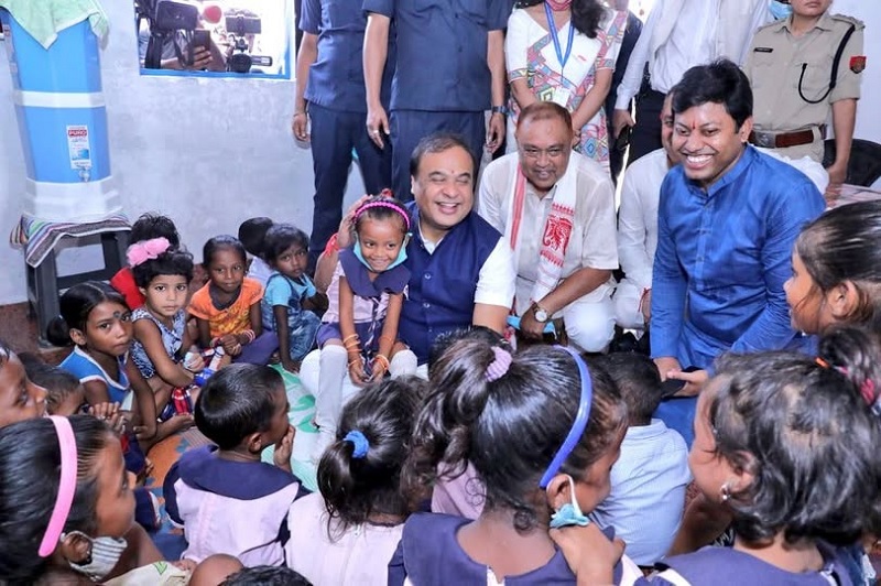 असमः मुख्यमंत्री डॉ. हिमंत बिस्व सरमा द्वारा सोशल मीडिया पर साझा की गयी तस्वीर