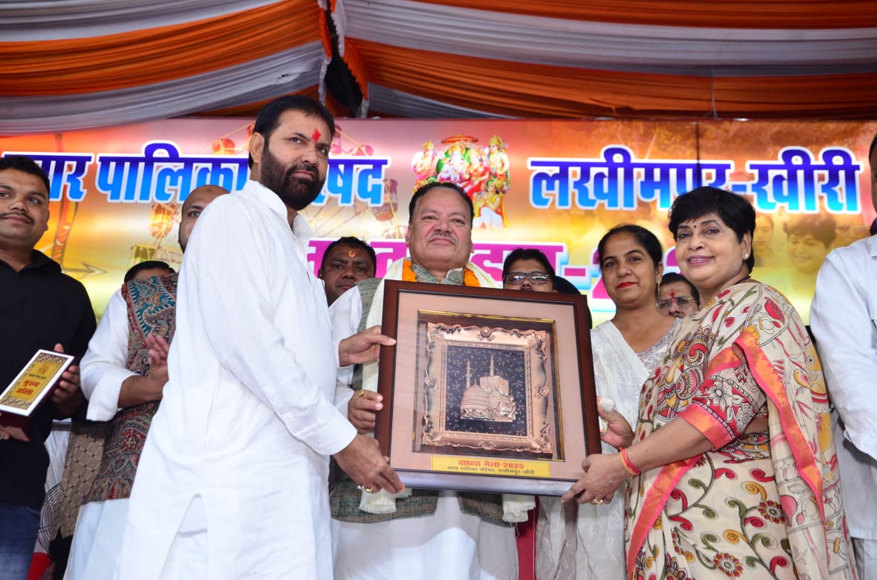 अतिथि पूर्व मंत्री आरएस उस्मानी को स्मृति चिन्ह देती डॉ इरा श्रीवास्तव अतिथि पूर्व मंत्री आरएस उस्मानी को स्मृति चिन्ह देती डॉ इरा श्रीवास्तव