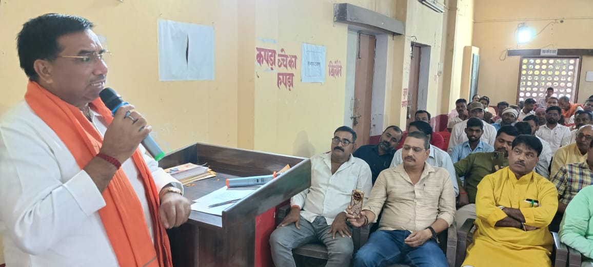 कार्यक्रम को सम्बोधित करते मड़िहान विधायक रामशंकर सिंह पटेल। कार्यक्रम को सम्बोधित करते मड़िहान विधायक रामशंकर सिंह पटेल।