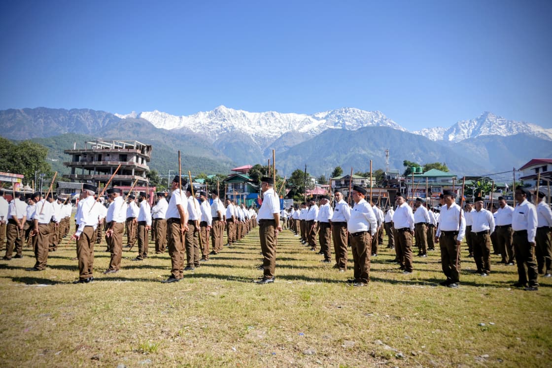 आरएसएस के कार्यक्रम के दौरान कार्यकर्ता।