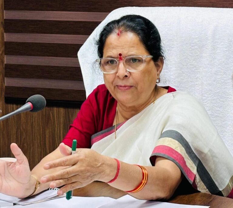 महिला आयोग की अध्यक्ष कुसुम खंडवाला महिला आयोग की अध्यक्ष कुसुम खंडवाला