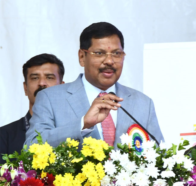 फोटो: रत्नागिरी में डॉ. आंबेडर की प्रतिमा का उद्घाटन करते हुए भारत सरकार के मुख्य न्यायाधीश भूषण गवई फोटो: रत्नागिरी में डॉ. आंबेडर की प्रतिमा का उद्घाटन करते हुए भारत सरकार के मुख्य न्यायाधीश भूषण गवई