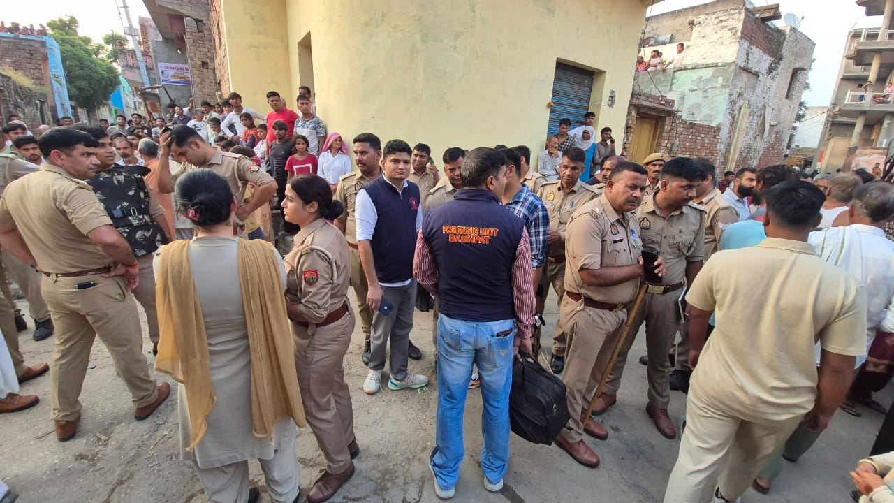 घटना स्थल पर मौजूद पुलिस घटना स्थल पर मौजूद पुलिस