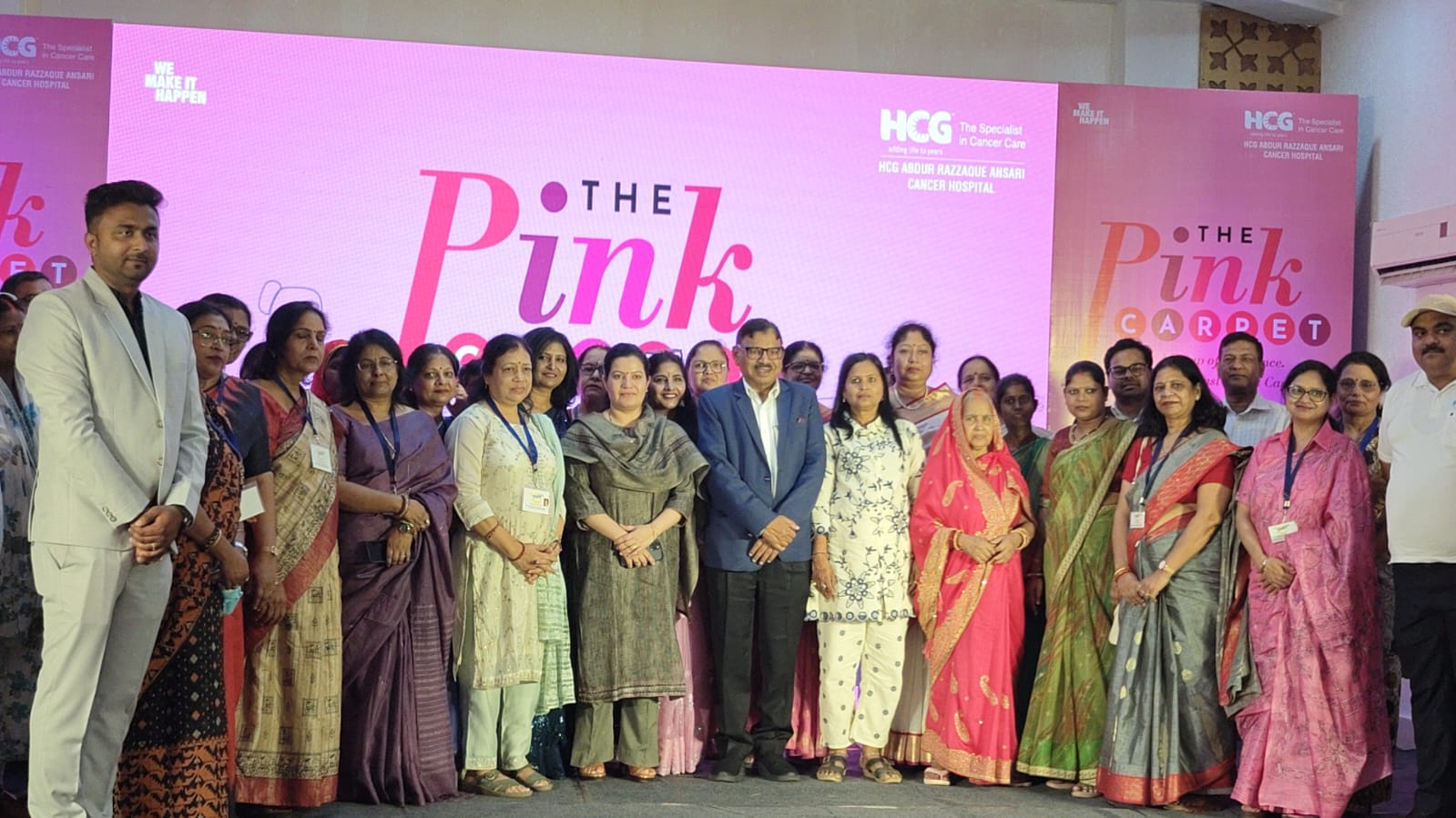 कार्यक्रम में जुटी महिलाएं डॉ समेत अन्य कार्यक्रम में जुटी महिलाएं डॉ समेत अन्य