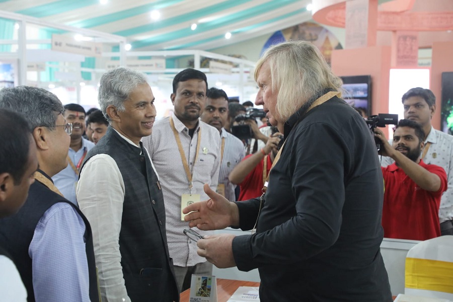 मुख्य सचिव अनुराग जैन ने मप्र ट्रैवल मार्ट में देश-विदेश के टूर ऑपरेटरों, होटल प्रतिनिधियों और निवेशकों से मुलाकात की मुख्य सचिव अनुराग जैन ने मप्र ट्रैवल मार्ट में देश-विदेश के टूर ऑपरेटरों, होटल प्रतिनिधियों और निवेशकों से मुलाकात की