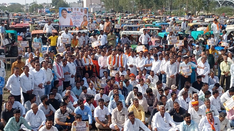 इंदौर में किसानों ने भव्य ट्रैक्टर रैली निकालकर भावांतर योजना के लिए मुख्यमंत्री का जताया आभार इंदौर में किसानों ने भव्य ट्रैक्टर रैली निकालकर भावांतर योजना के लिए मुख्यमंत्री का जताया आभार
