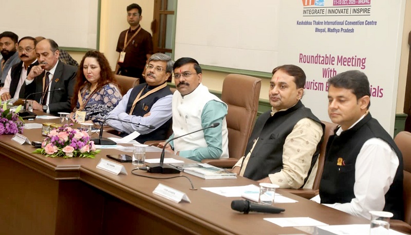 मप्र ट्रेवल मार्ट के दूसरे दिन महाराष्ट्र, तेलंगाना, छत्तीसगढ़ और राजस्थान के अधिकारियों के बीच इन्टर स्टेट टूरिज्म कोलेबरेशन विषय पर हुई चर्चा मप्र ट्रेवल मार्ट के दूसरे दिन महाराष्ट्र, तेलंगाना, छत्तीसगढ़ और राजस्थान के अधिकारियों के बीच इन्टर स्टेट टूरिज्म कोलेबरेशन विषय पर हुई चर्चा