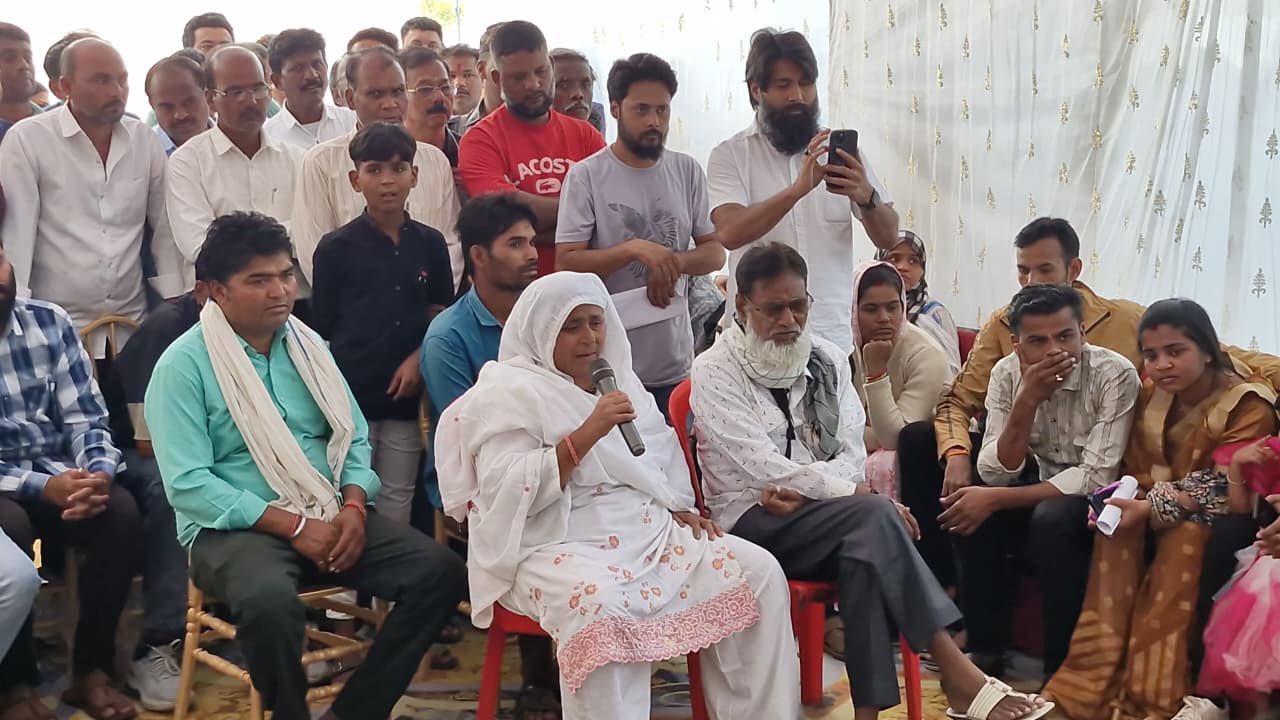 छिंदवाड़ा सिरप कांड के पीड़ित परिजनों ने मिले कमलनाथ छिंदवाड़ा सिरप कांड के पीड़ित परिजनों ने मिले कमलनाथ