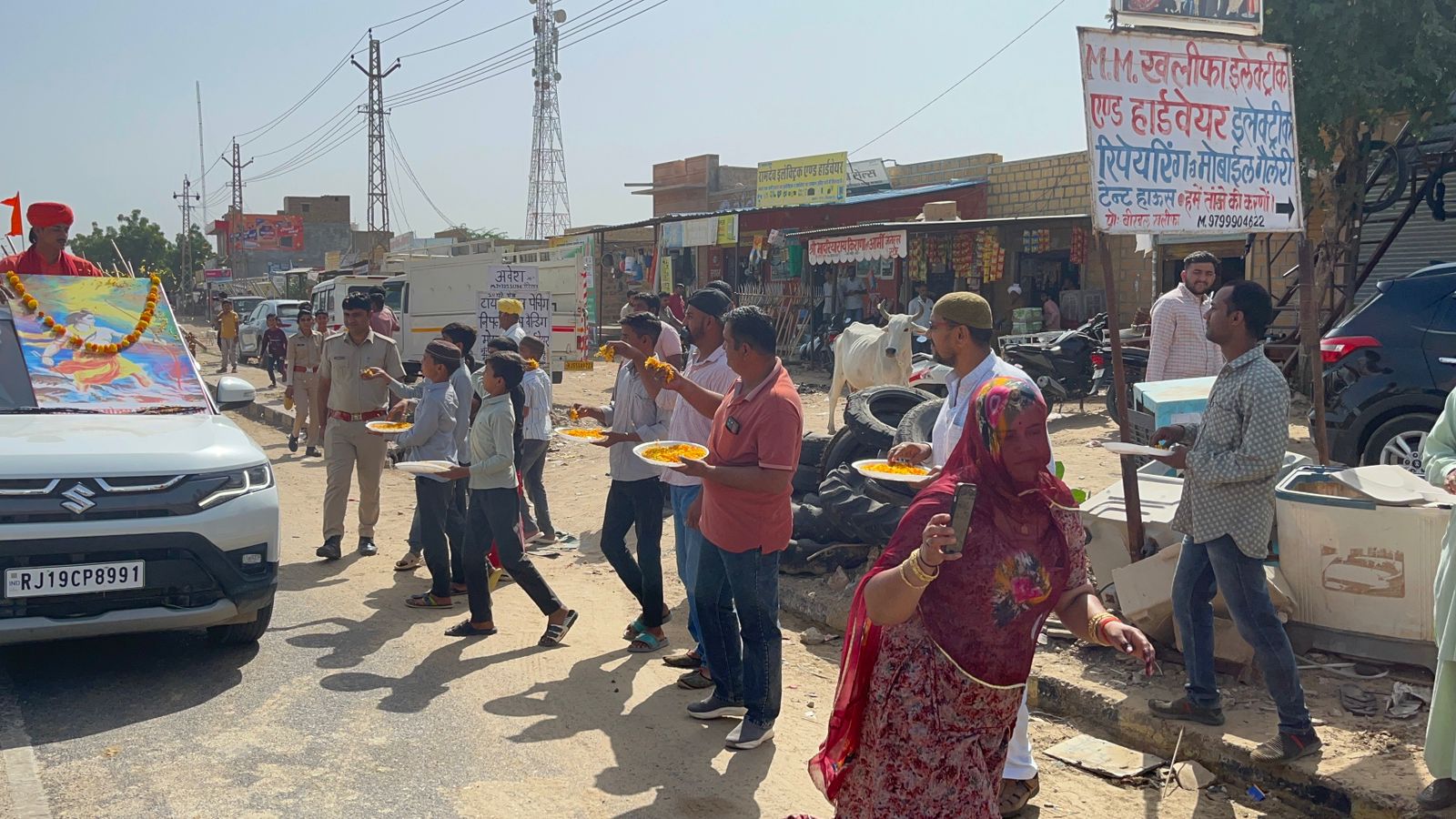 भव्य पथ संचलन का स्वागत कर आपसी सौहार्द और एकता का संदेश दिया मुस्लिम समाज के लाेगाें ने