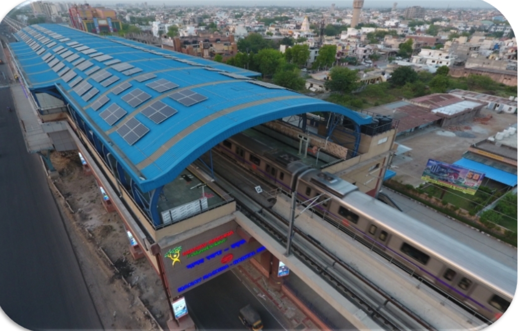दिल्ली मेट्रो स्टेशनों के ऊपर लगे सौर पैनल दिल्ली मेट्रो स्टेशनों के ऊपर लगे सौर पैनल