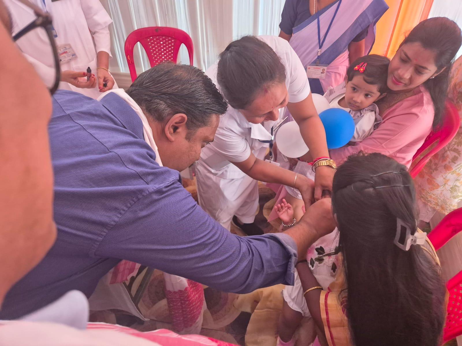 पूरे राज्य के साथ कामरूप महानगर में भी उप-राष्ट्रीय टीकाकरण अभियान का शुभारंभ पूरे राज्य के साथ कामरूप महानगर में भी उप-राष्ट्रीय टीकाकरण अभियान का शुभारंभ