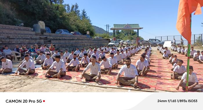 विजय दशमीं पर पथ संचलन करते आरएसएस कार्यकर्ता। विजय दशमीं पर पथ संचलन करते आरएसएस कार्यकर्ता।