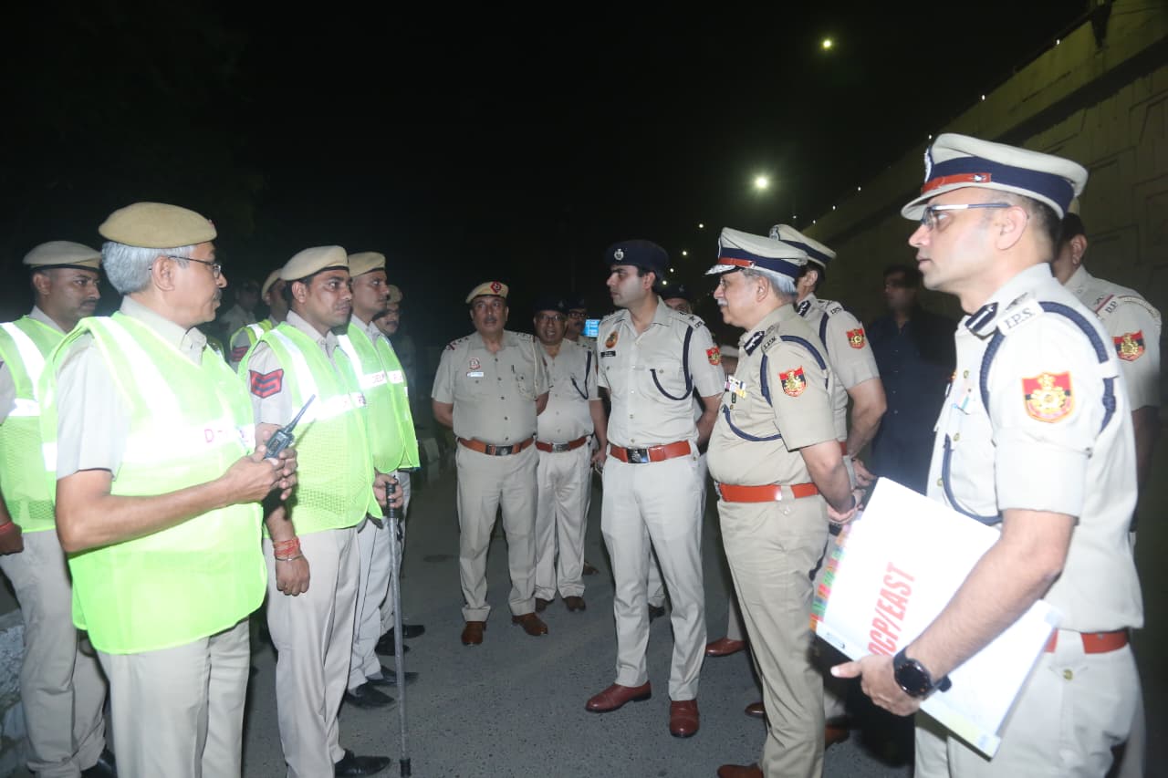 दिल्ली में ‘जनरल गश्त’ अभियान की फाेटाे दिल्ली में ‘जनरल गश्त’ अभियान की फाेटाे