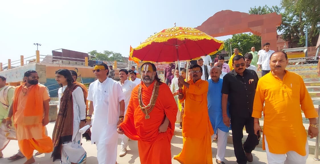 शांडिल्य महाराज के नेतृत्व में यात्रा शांडिल्य महाराज के नेतृत्व में यात्रा