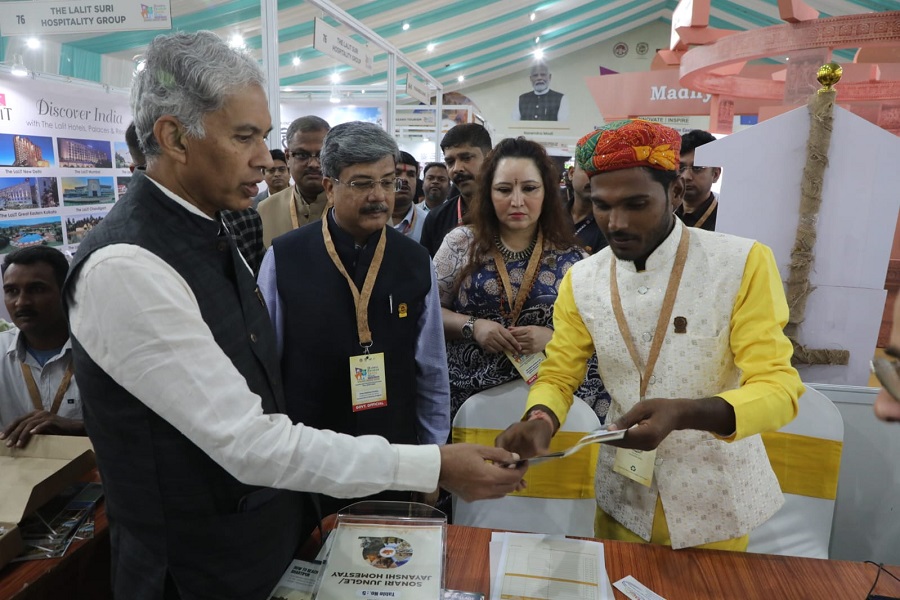मुख्य सचिव अनुराग जैन ने मप्र ट्रैवल मार्ट में देश-विदेश के टूर ऑपरेटरों, होटल प्रतिनिधियों और निवेशकों से मुलाकात की मुख्य सचिव अनुराग जैन ने मप्र ट्रैवल मार्ट में देश-विदेश के टूर ऑपरेटरों, होटल प्रतिनिधियों और निवेशकों से मुलाकात की