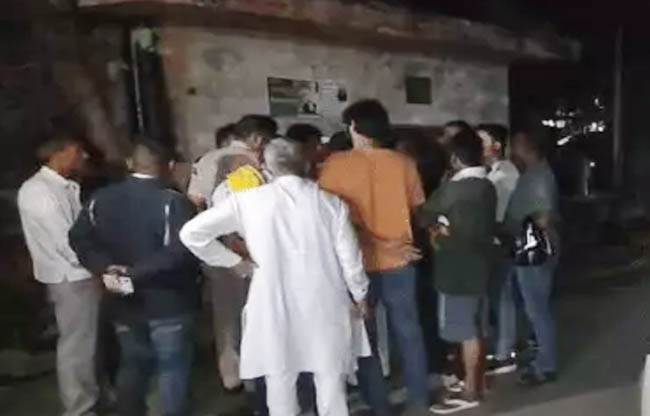 सोनीपत: शनिवार रात को अस्पताल में परिवार के सदस्य सोनीपत: शनिवार रात को अस्पताल में परिवार के सदस्य