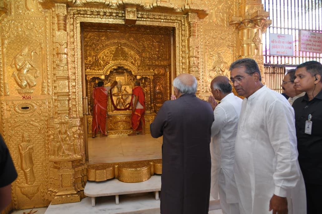 मुख्यमंत्री महुड़ी में भगवान घंटाकर्ण का दर्शन करते हुए मुख्यमंत्री महुड़ी में भगवान घंटाकर्ण का दर्शन करते हुए