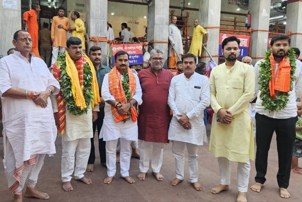 मंदिर क्षेत्र का अवलोकन करते भाजपा प्रदेश महामंत्री । मंदिर क्षेत्र का अवलोकन करते भाजपा प्रदेश महामंत्री ।