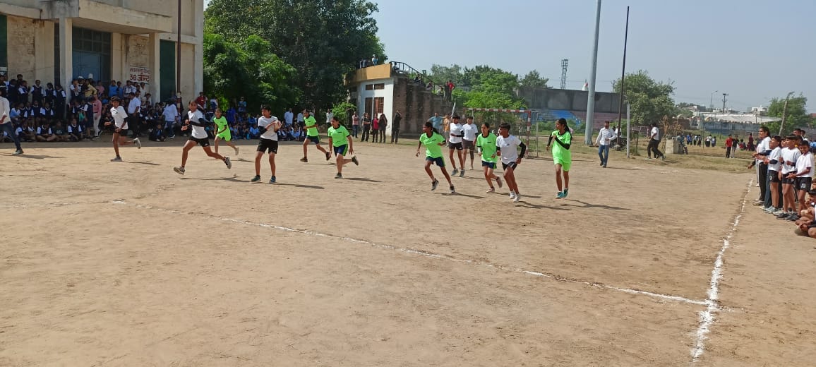 प्रतियोगिता में दमखम दिखाते हुए खिलाड़ी। प्रतियोगिता में दमखम दिखाते हुए खिलाड़ी।