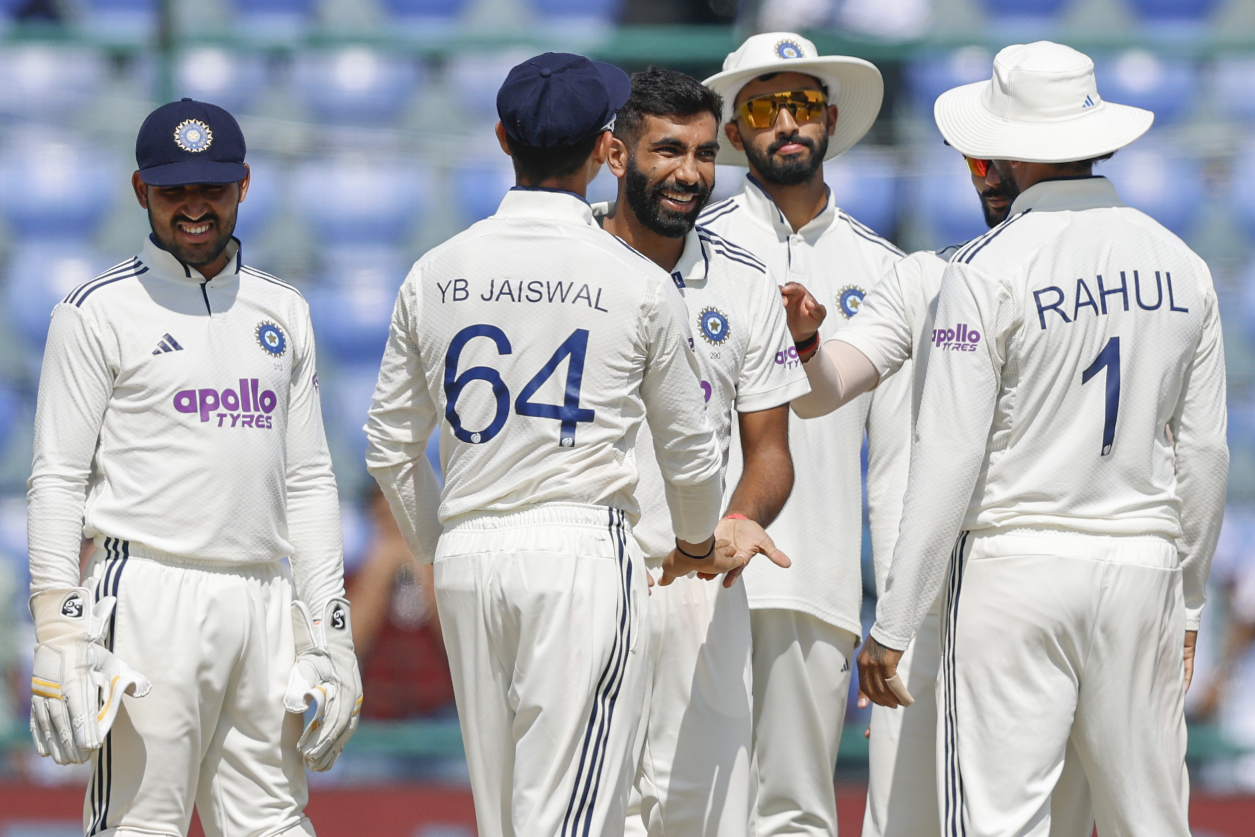विकेट लेने के बाद जश्न मनाते भारतीय खिलाड़ी (फोटो- बीसीसीआई एक्स ) विकेट लेने के बाद जश्न मनाते भारतीय खिलाड़ी (फोटो- बीसीसीआई एक्स )