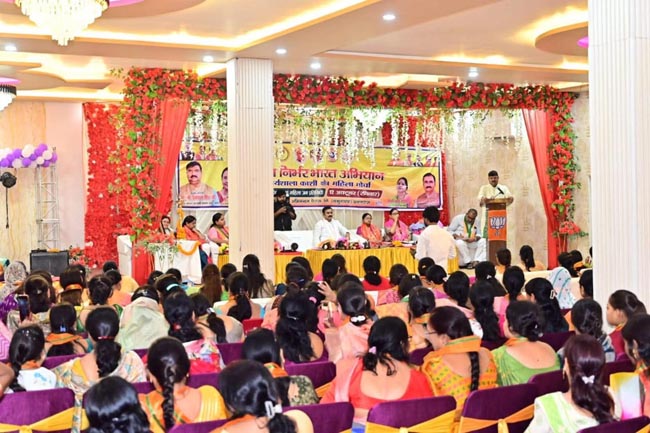 सम्बोधित करते धर्मपाल सिंह सम्बोधित करते धर्मपाल सिंह