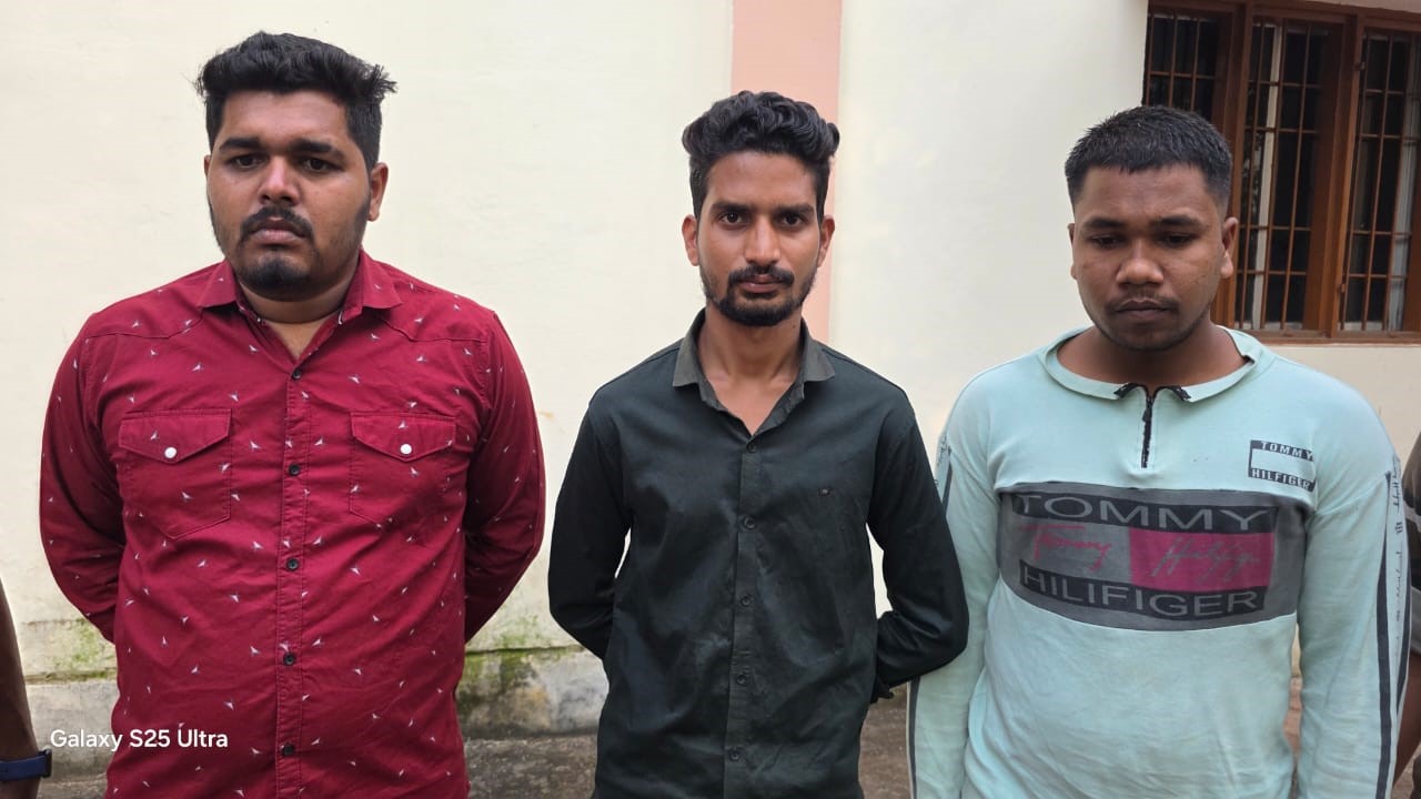 फर्जी सिम कार्ड जारी करने वाले गिरफ्तार आरोपित। फर्जी सिम कार्ड जारी करने वाले गिरफ्तार आरोपित।