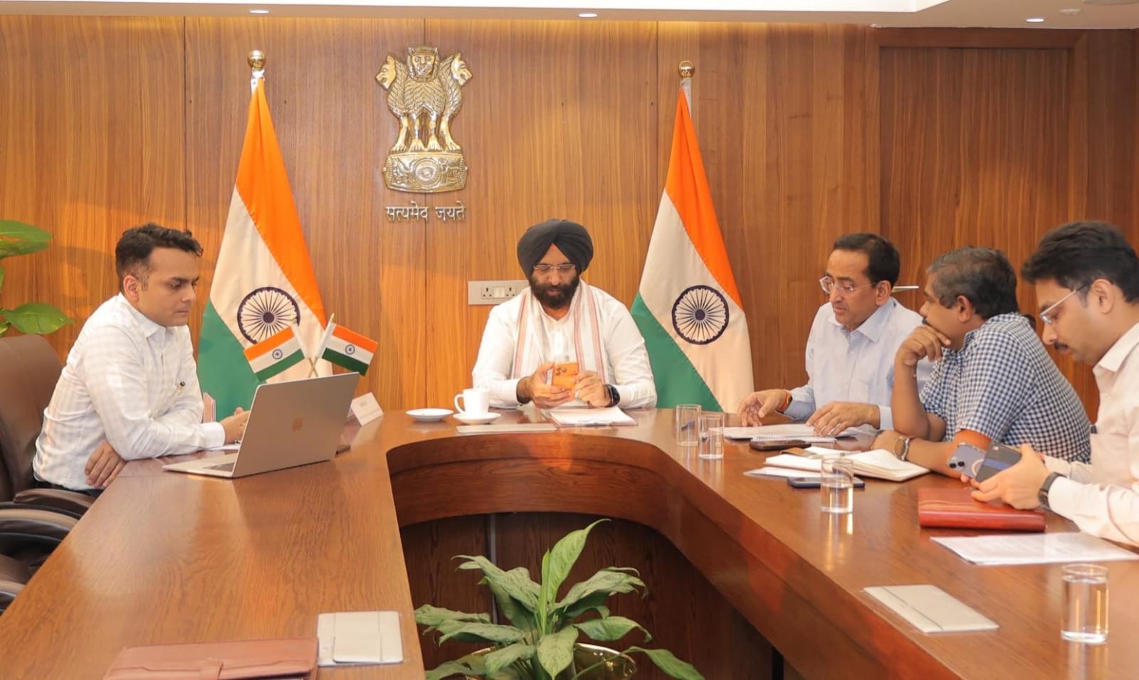 दिल्ली में पेड़ प्रत्यारोपण परियोजनाओं की स्थिति और परिणामों की समीक्षा बैठक की अध्यक्षता करते दिल्ली के पर्यावरण मंत्री मनजिंदर सिंह सिरसा दिल्ली में पेड़ प्रत्यारोपण परियोजनाओं की स्थिति और परिणामों की समीक्षा बैठक की अध्यक्षता करते दिल्ली के पर्यावरण मंत्री मनजिंदर सिंह सिरसा