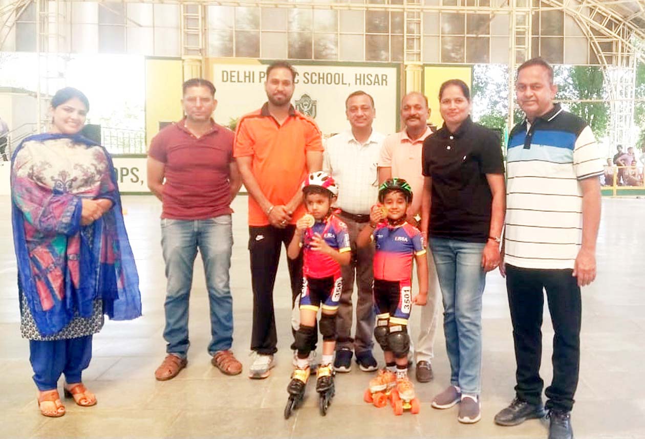 खिलाड़ियों के साथ पदाधिकारी। खिलाड़ियों के साथ पदाधिकारी।