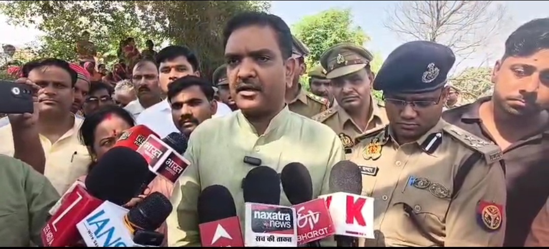 कन्नौज: पुलिस के डर से नदी में कूदे किशोर का नहीं लगा सुराग, डीआईजी और मंत्री पहुंचे