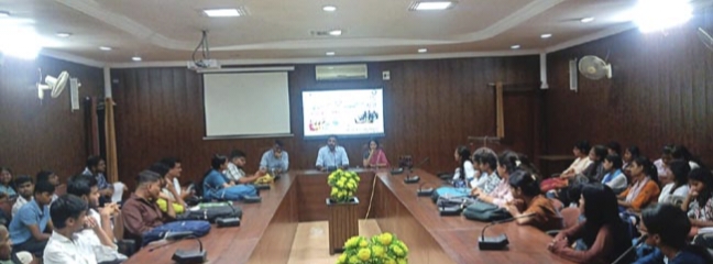 जानकारी देते एनएसएस प्रभारी