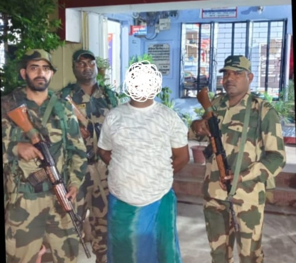गिरफ्तार अभियुक्त गिरफ्तार अभियुक्त
