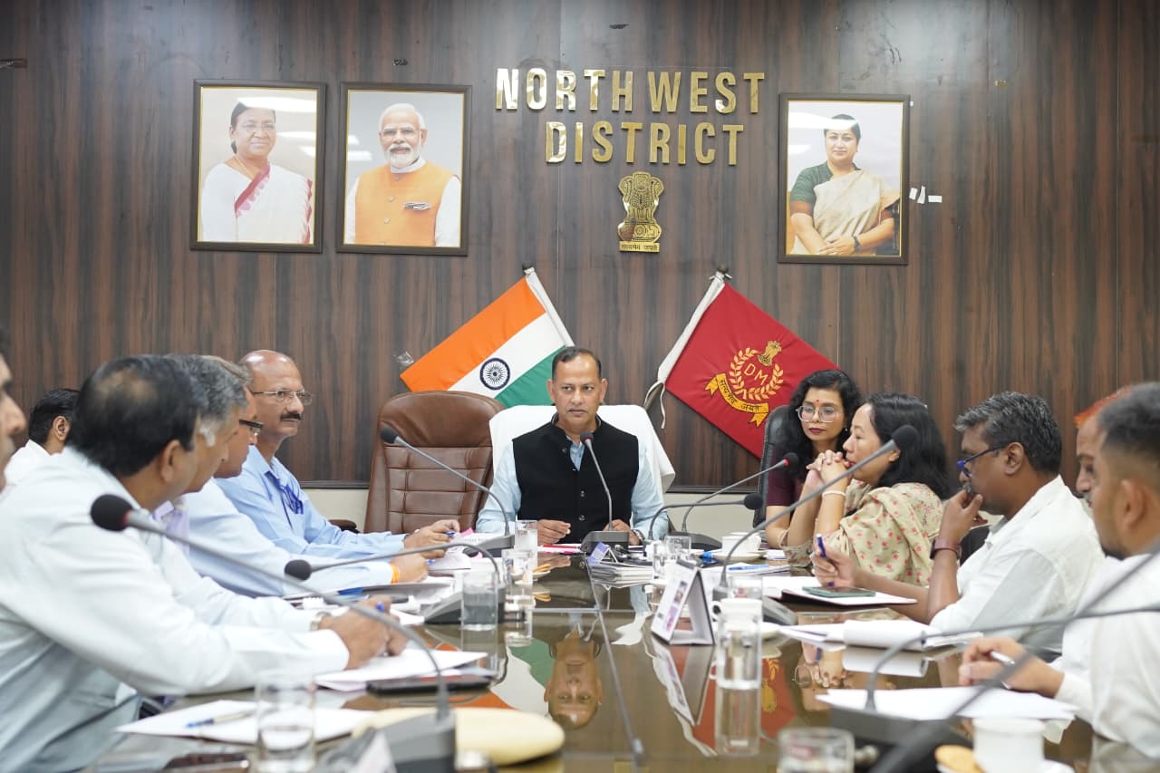 उत्तर-पश्चिमी दिल्ली जिले में सोमवार नशामुक्ति अभियान की प्रगति को लेकर समीक्षा बैठक करते मंत्री रविंद्र इंद्राज उत्तर-पश्चिमी दिल्ली जिले में सोमवार नशामुक्ति अभियान की प्रगति को लेकर समीक्षा बैठक करते मंत्री रविंद्र इंद्राज