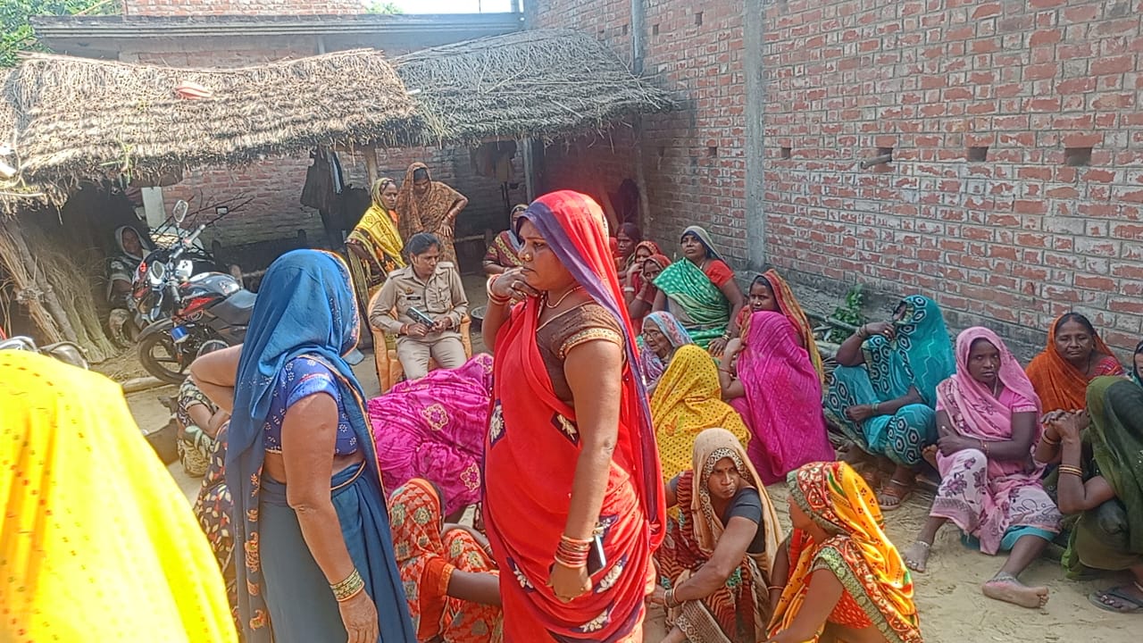 घटना  स्थल पर रोते बिलखते परिजन