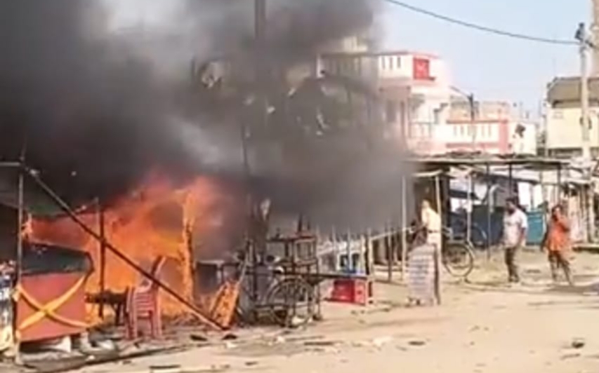 बेतियामे में गैस सिलेंडर फटने से मचा कोहराम, सिपाही झुलसा बेतियामे में गैस सिलेंडर फटने से मचा कोहराम, सिपाही झुलसा