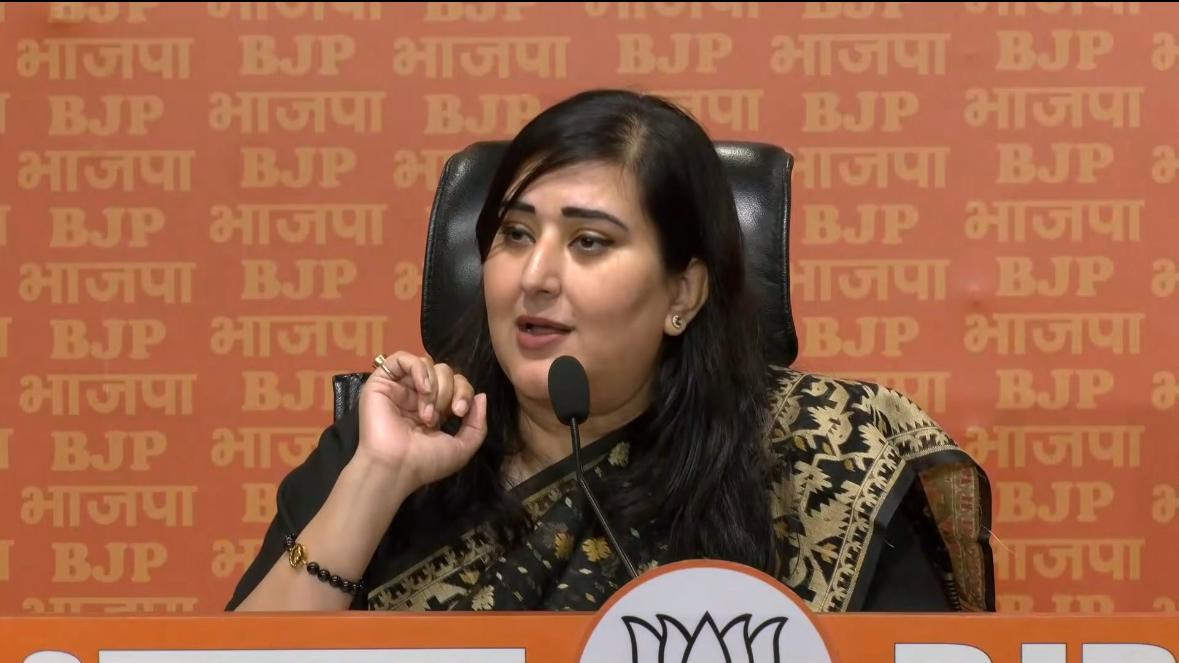 भाजपा सांसद बांसुरी स्वराज प्रेसवार्ता करते हुए भाजपा सांसद बांसुरी स्वराज प्रेसवार्ता करते हुए